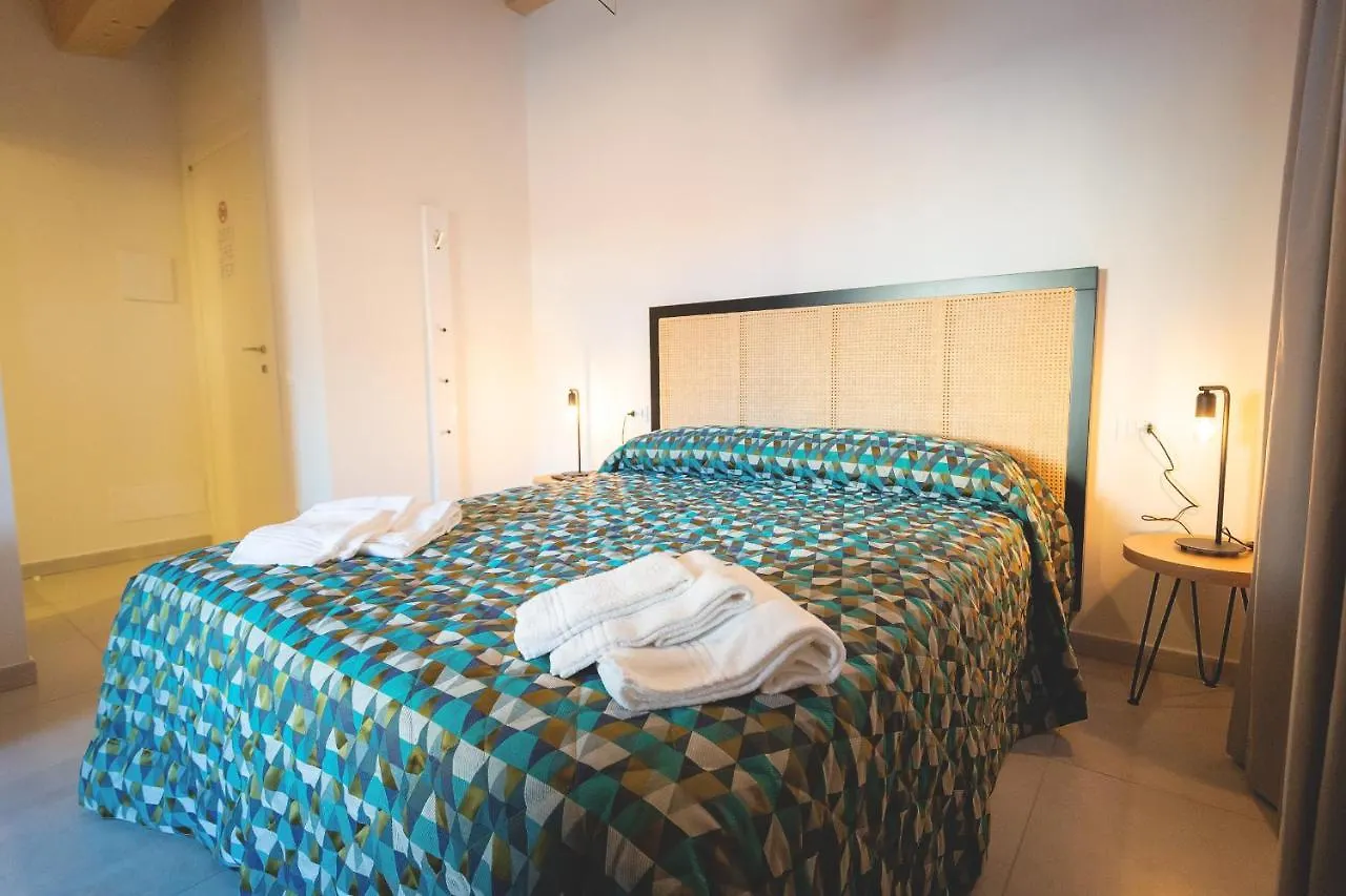 Via Siena 4 - Suites & Rooms Marina di Cecina Vakantiehuis