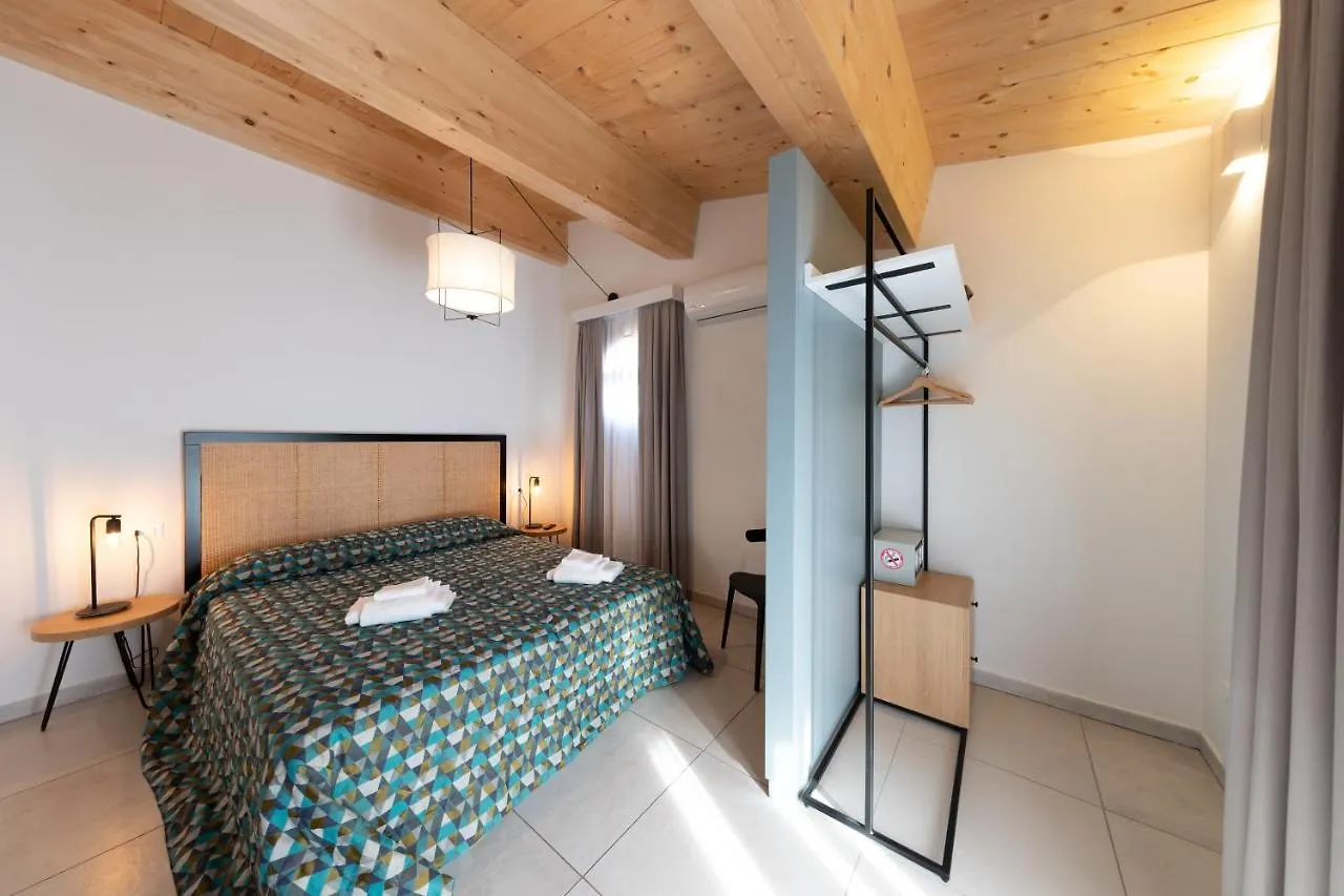 Via Siena 4 - Suites & Rooms Marina di Cecina Vakantiehuis